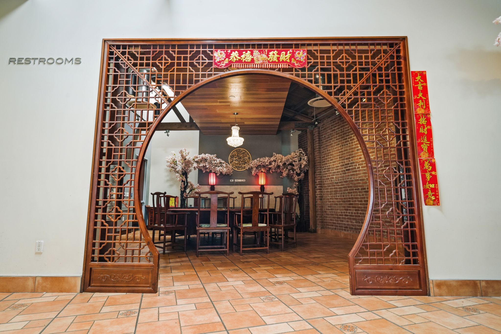 Should You Buy A Restaurant Or Lease A New Space?